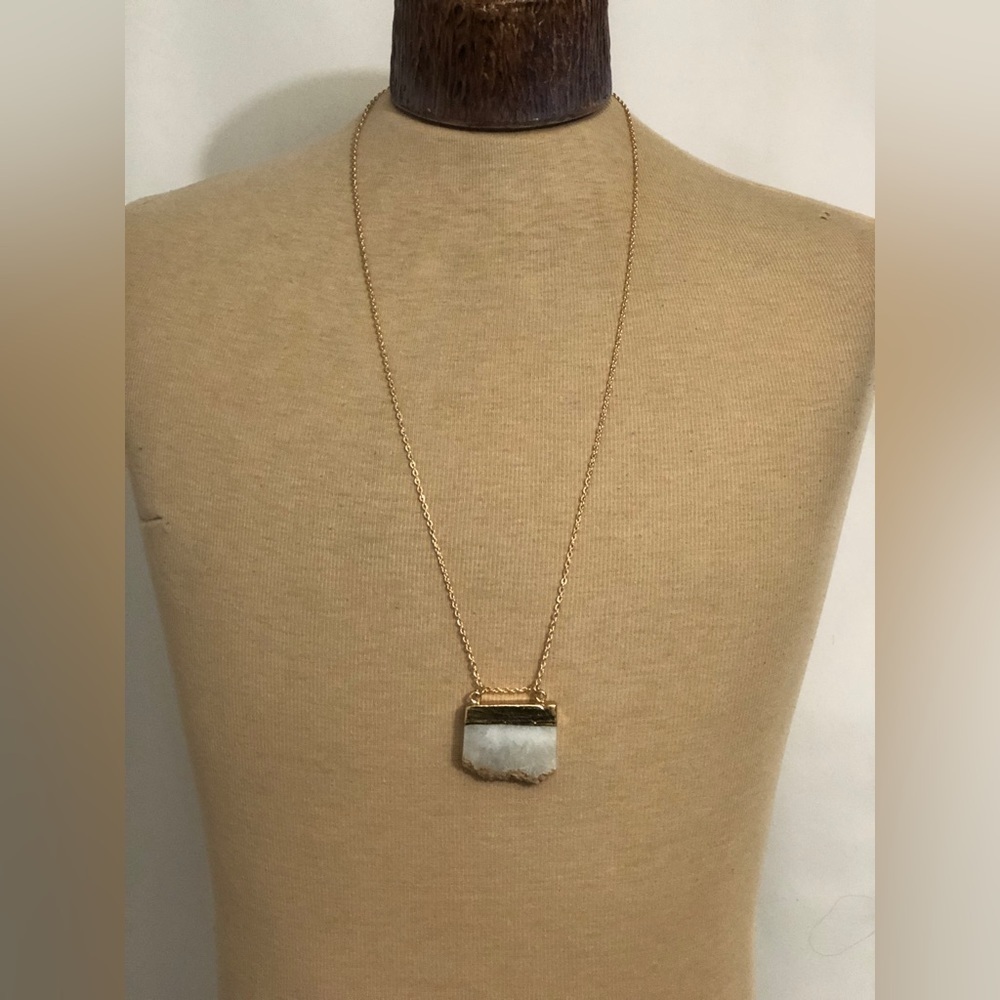 - - Womens Quartz Crystal Pendant on 30” Long Chain.
NEW